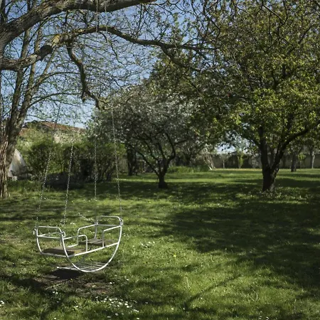Avec Grand Jardin, Terrasse Et Wifi, Proche Vichy, Ideal Famille Et Animaux Bienvenus - Fr-1-489-260 Holiday home Jenzat